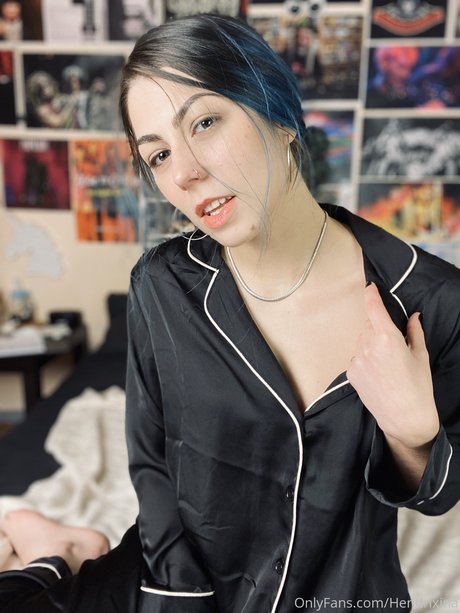 Hendrixina star exclusive images