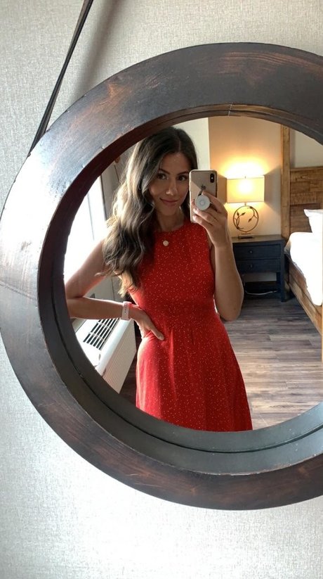 Adriana Mae model top pictures