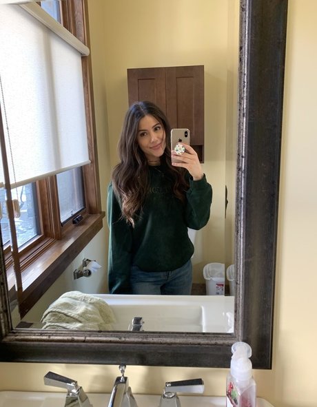 Adriana Mae xxx model galleries