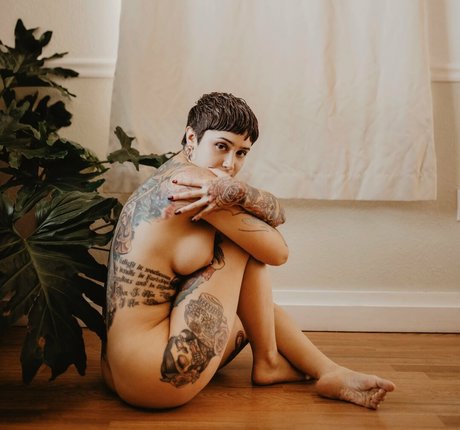 Jaclyn model hd image