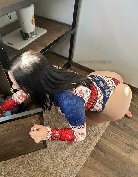 Angigss star naked images