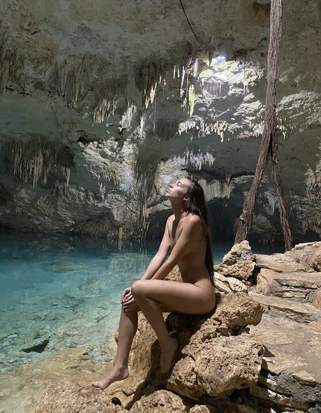 Explore with SARA sexy model pictures