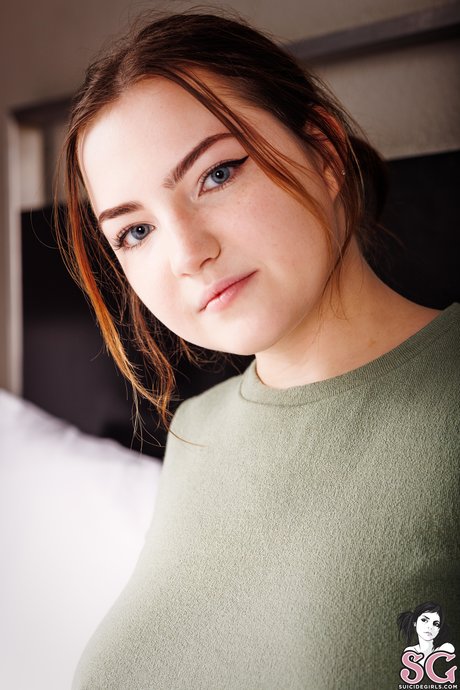 Vesalevine sexy actress pic