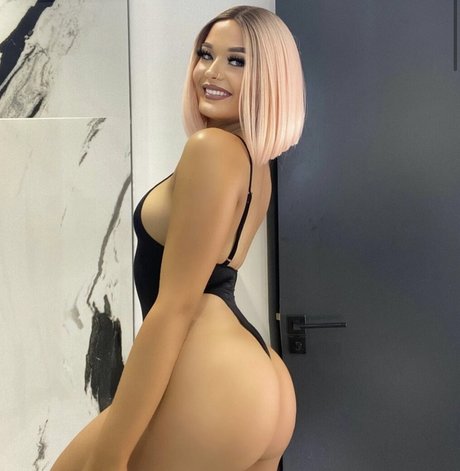 Marylneal nude actress picture