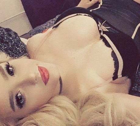 Lostfoxling naked pornstar images