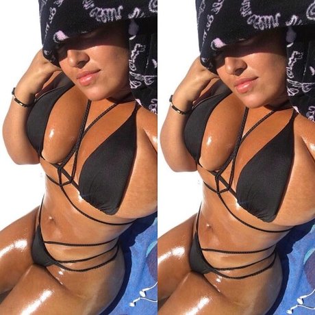 Yiovanna20 pornstar hot pics