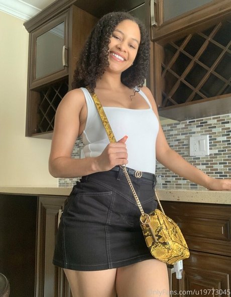 LuvaLuva model nudes image