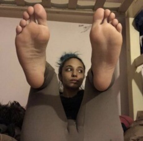 Kikween porn model picture