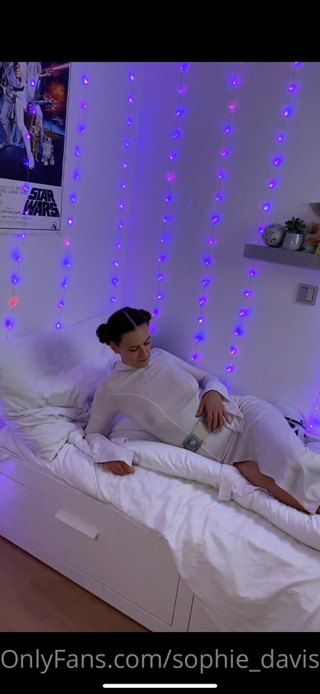 Sophie Davis beautiful actress image