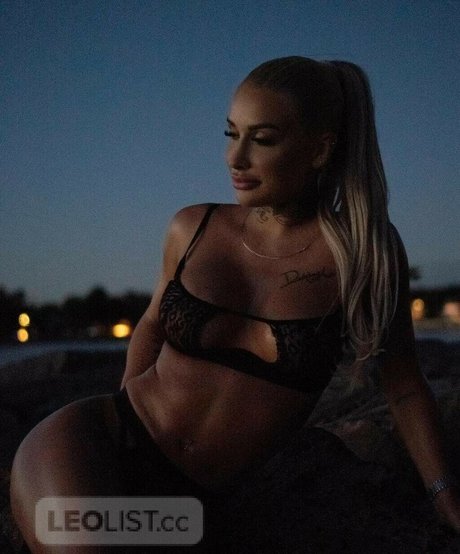 Elodie Baillargeon Roy model top pics