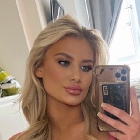 Emma Lonsdale sexy model pictures