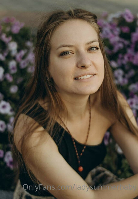 Crazy Layla xxx model image