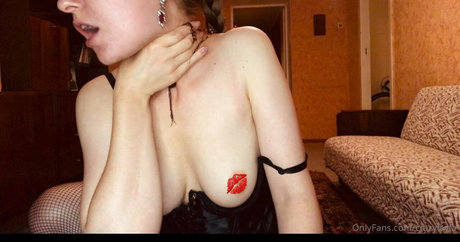 Crazy Layla model high quality img