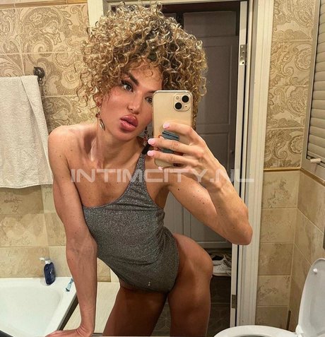 Lina Akindele xxx model img