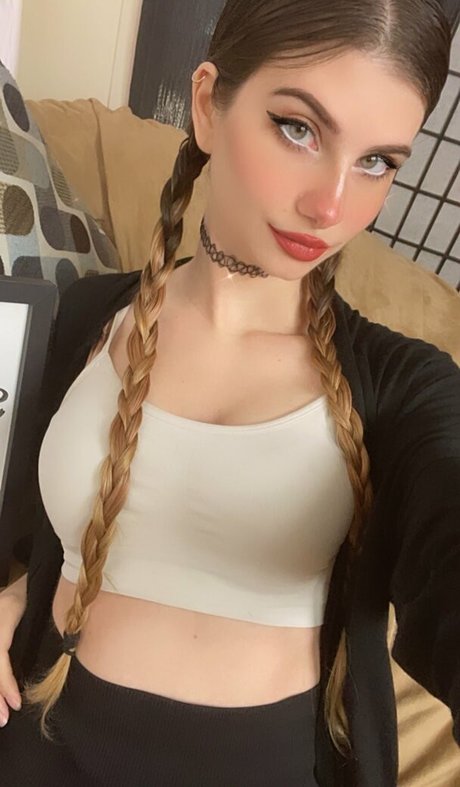 Conmiele pornstar exclusive pics