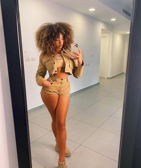 Dana Curly free model img