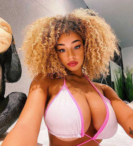 Dana Curly star best pics