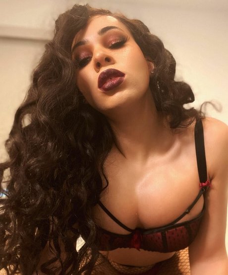 Persephiroth model naked picture