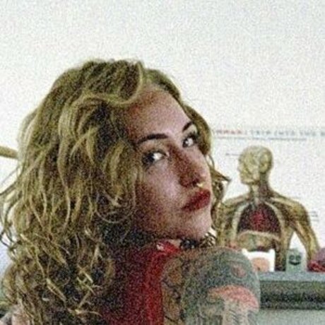 empressscarlett star top pic