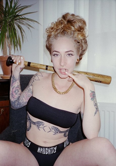 empressscarlett model top picture