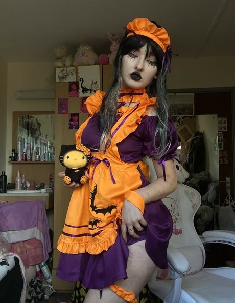 KittyKatSparrow nude model image