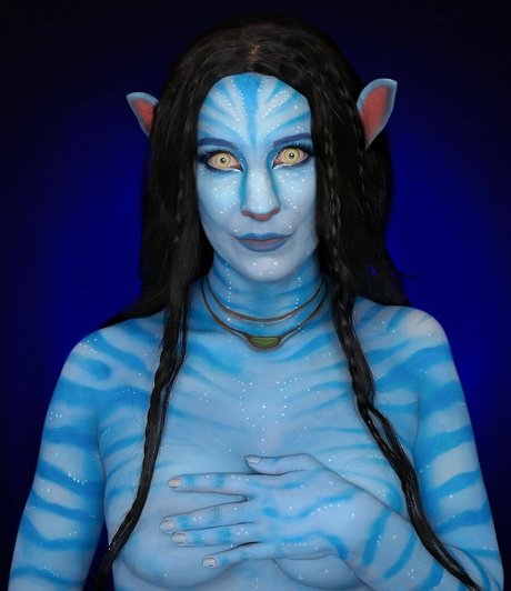 rednamrahC hot star photo