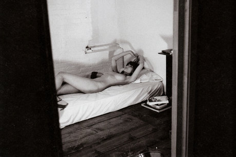 Daisy Lowe star erotic pics