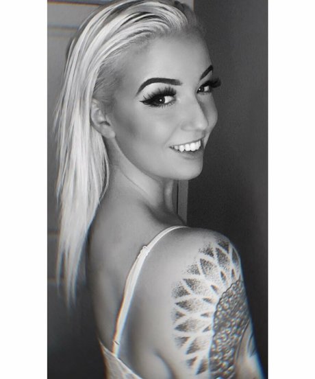 theenicolehammond nude actress images