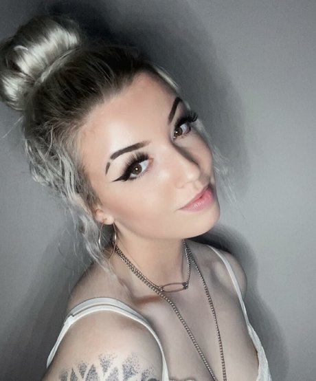 theenicolehammond beautiful actress img