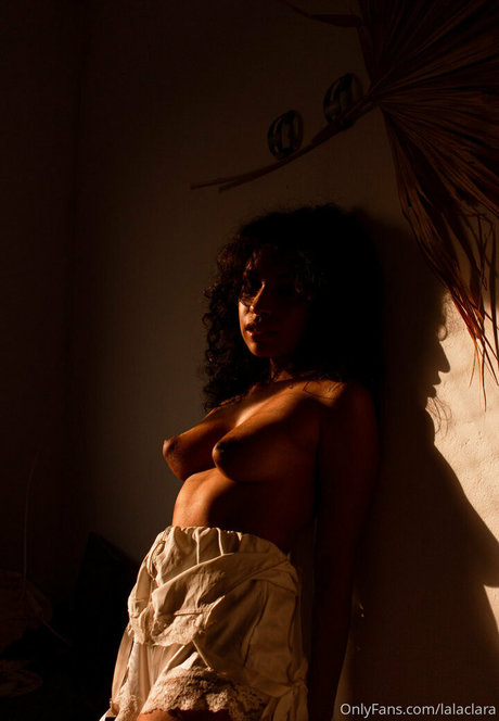 Clara Costa star beautiful photo