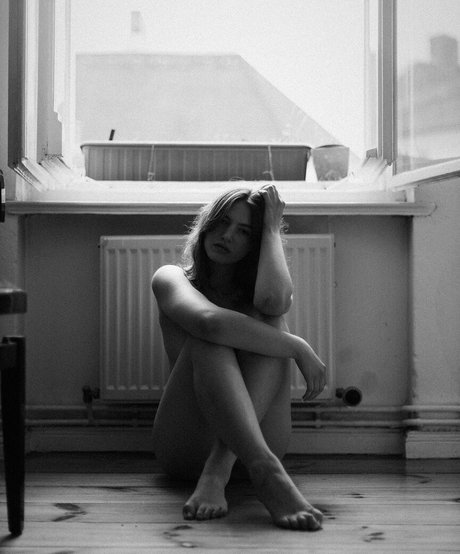 Anna Tauber hot actress pics