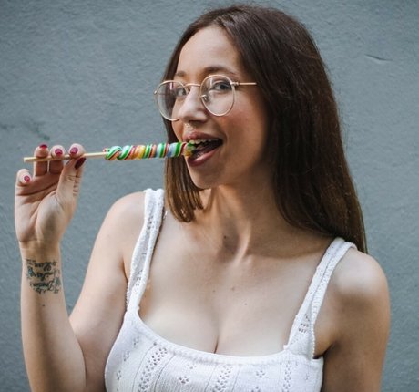 Lada Amores model pretty gallery