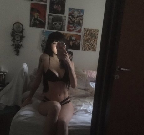 Trizpac pornstar nude photo