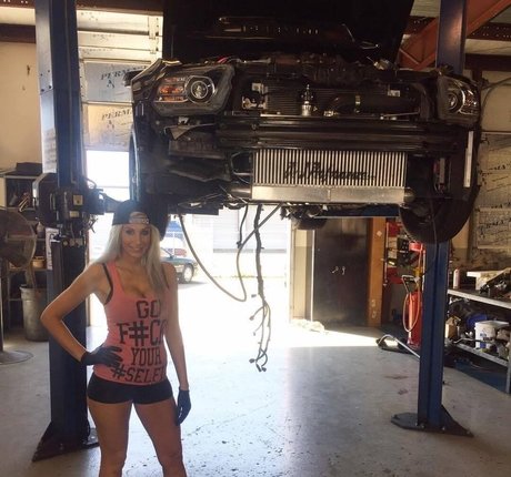 Malorie Woods pretty pornstar img