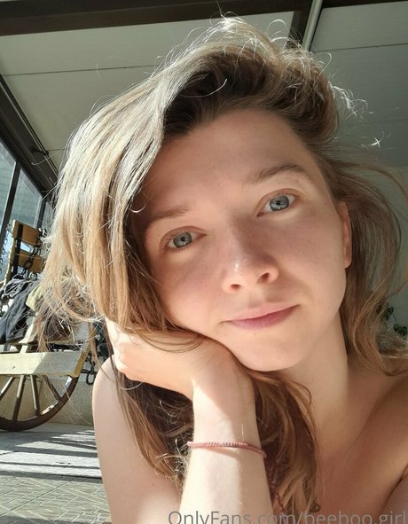 beeboogirl art actress galleries