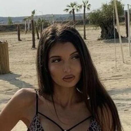 Adriannalinnaa star pornographic pics