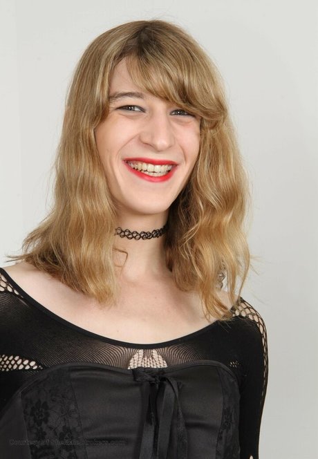 April Gillespie sexy model pictures