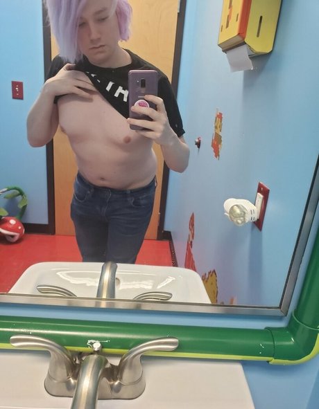 Carbonkitt exclusive actress pics