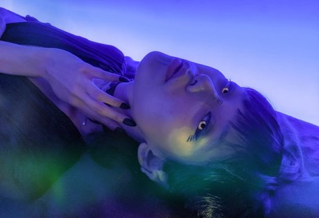 Colourmoichic model beautiful image