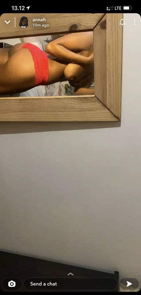 Annah Nicki Smith erotic star gallery