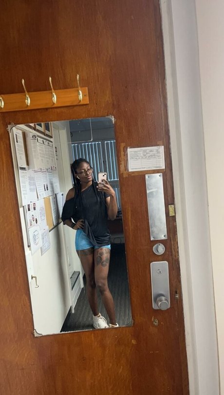 Empty Refuse2705 beautiful model picture