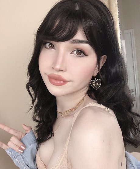 Ariana Angels nude model img