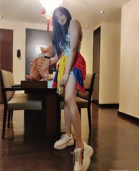 Adah Sharma model naked img