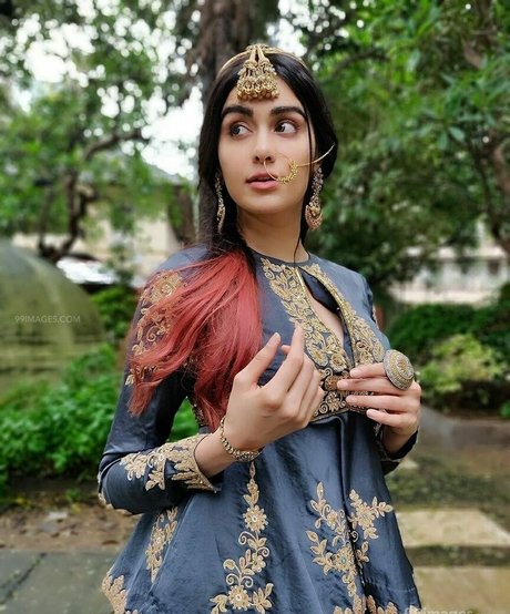 Adah Sharma star hot img