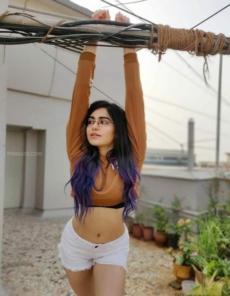 Adah Sharma model best image