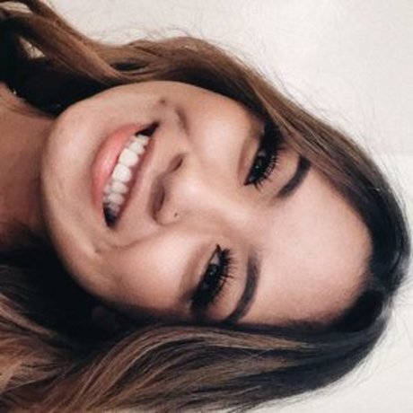 Iris Haw model sexy images