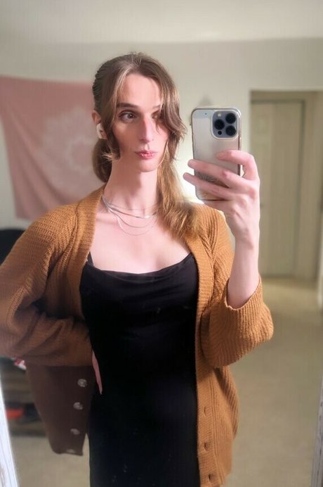 ALesserDeity erotic pornstar photo