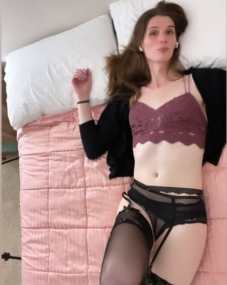 ALesserDeity naked actress pics