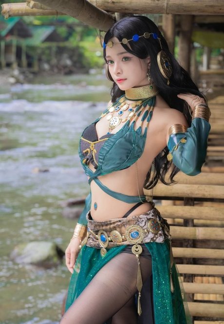 miholy adult actress gallery