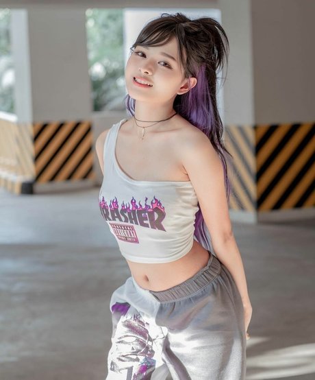 miholy erotic actress photo